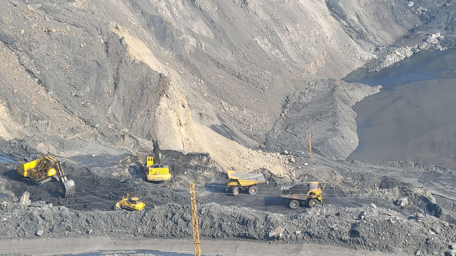 Phát huy truyền thống “Kỷ luật và Đồng tâm”, thi đua lao động sản xuất hoàn thành thắng lợi kế hoạch năm 2024